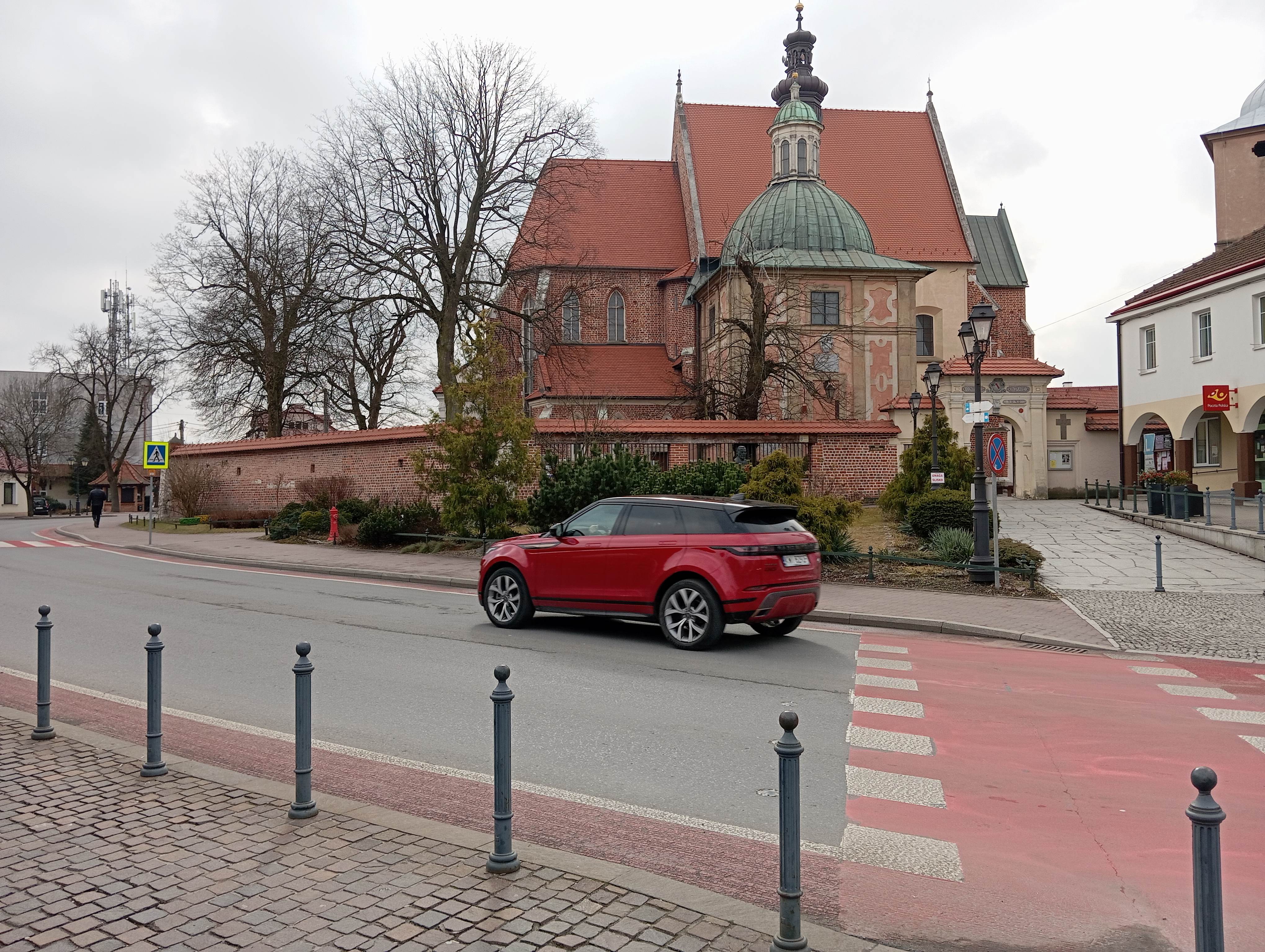 Kościół przy niepołomickim rynku. Fot. Michał Knura